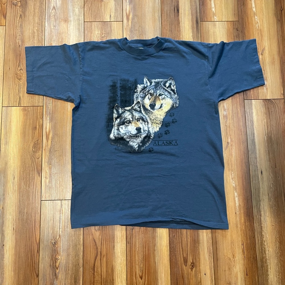 vtg 1997 Alaska wolf single stitch tee